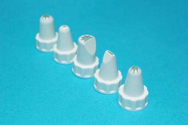 Sets of cream piping nozzles for Cream injector (cooking bag) on blue background. — Stock Photo, Image
