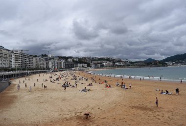 Bulutlu Kuzey plajlar.