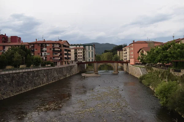 Köyleri üzerinden geniş nehirleri.