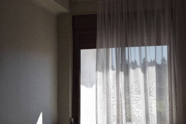 Güneşte pencereler.