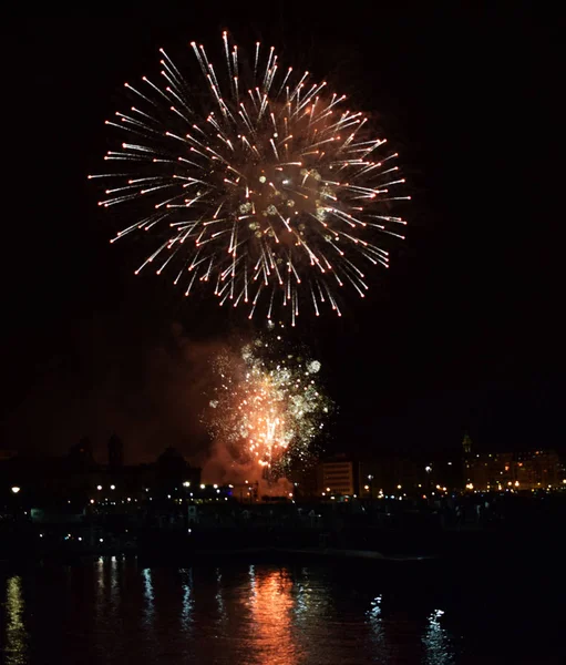 Fireworks of the celebrations of a city. — Stock Photo, Image