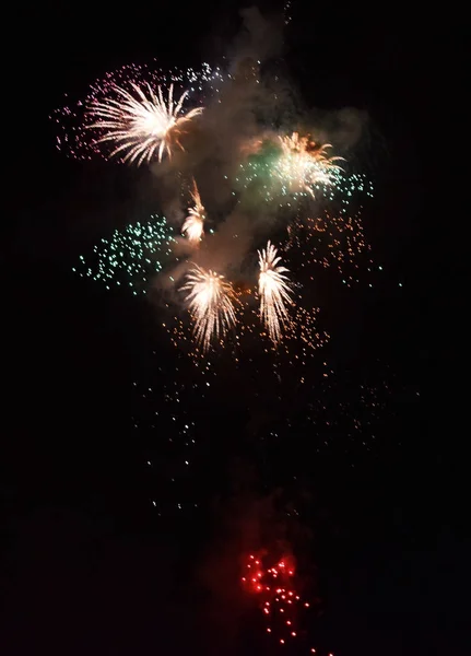 Fogos de artifício das celebrações de uma cidade . — Fotografia de Stock