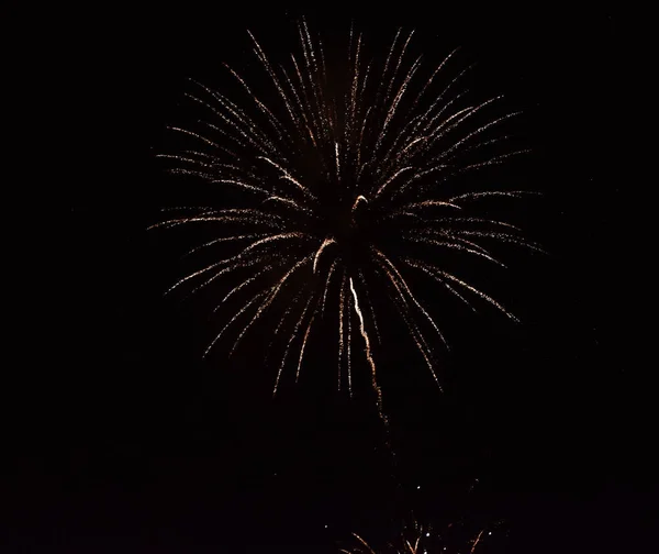 Fuegos artificiales de las celebraciones de una ciudad . —  Fotos de Stock