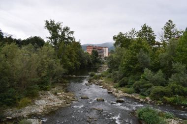 Köyleri üzerinden geniş nehirleri.