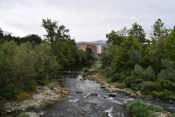 Köyleri üzerinden geniş nehirleri.