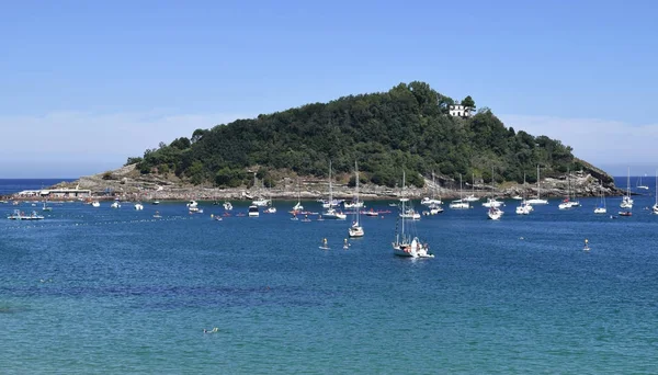 Bir Körfez kıyısında.