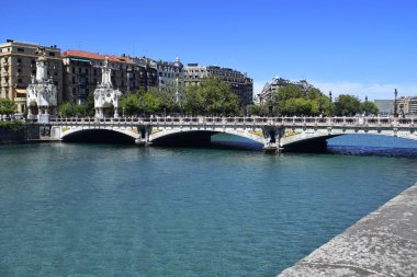 Kıyı şehirler nehirler.