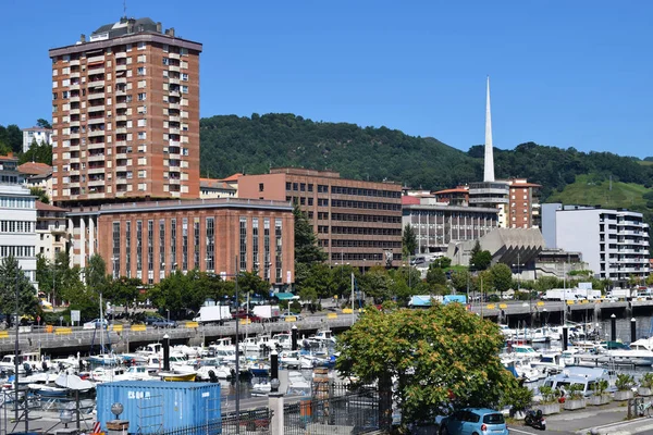 Modern bir bölge olan bir şehir.