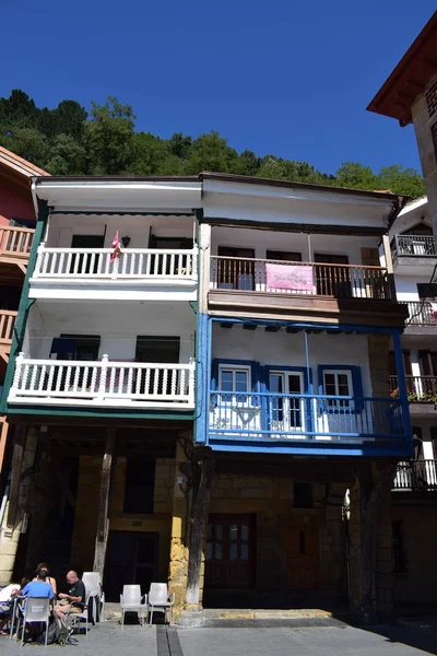 Balıkçı köyü eski evleri.