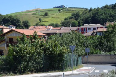 Köyden gördüm dağlar.