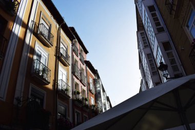 Şehrin eski evleri.