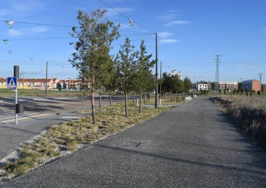 Kaldırımlar bir şehir dışında.