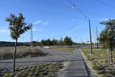 Kaldırımlar bir şehir dışında.