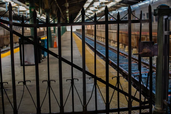 Gate Closed to Train Platform is Closed — Stock Photo, Image