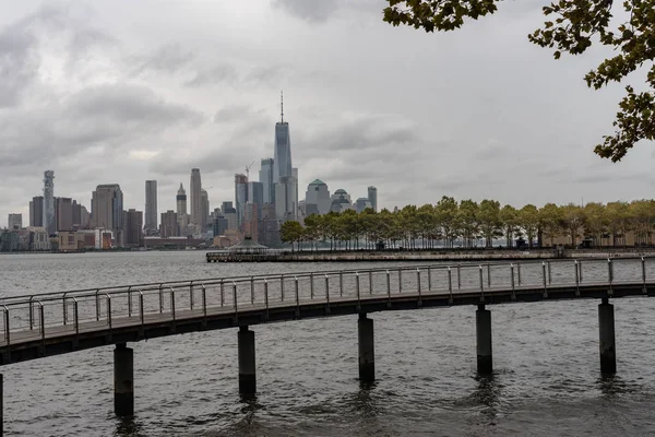 Bajo Manhattan en un día nublado — Foto de Stock