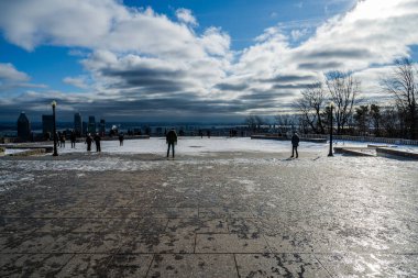 Montreal 'deki Mount Royal Park' ta turistler