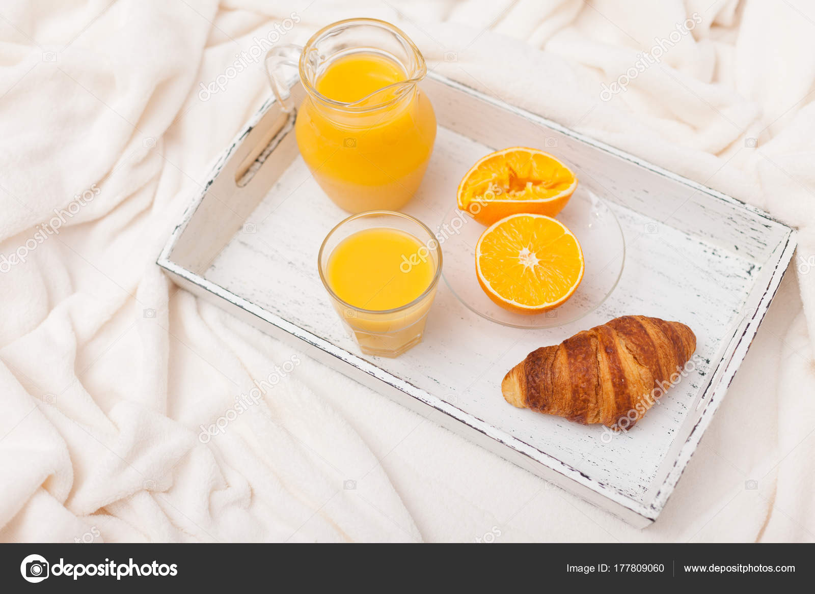 depositphotos_177809060-stock-photo-freshly-baked-croissant-orange-juice.jpg