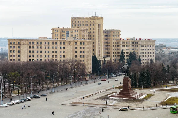 Widok z góry Charków Narodowy Uniwersytet i pomnik Lenina na placu wolności w Charkowie, Ukraina — Zdjęcie stockowe