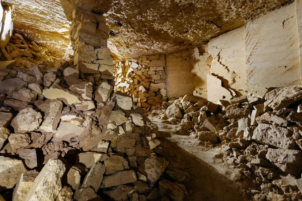Dünyanın en büyük yeraltı mezarlığı. Odessa catacombs küçük odada