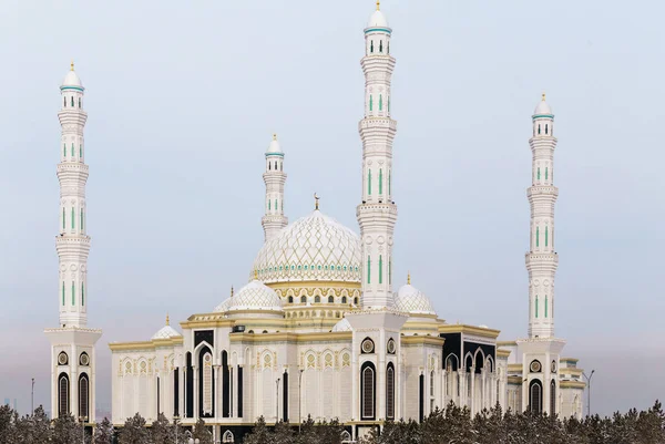 Kazakistan'ın başkenti yeni cami. Astana içinde Hazreti Sultan Camii
