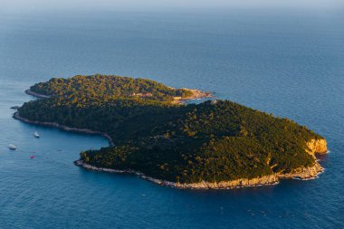 Srdj dağın tepesinden Lokrum Adası Dobruca, Hırvatistan için görüntüleyin