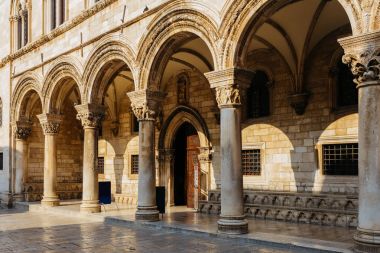 Rönesans ve kemerli yapılar Dubrovnik, Hırvatistan ile Gotik Rektörler Sarayı