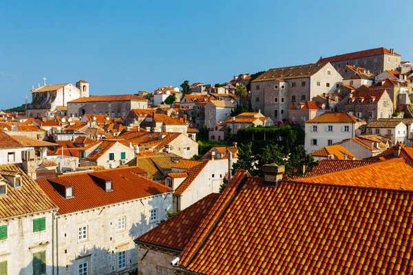 Vista superior de los tejados de las casas en Dubrovnik, Croacia — Foto de Stock