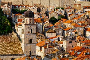 Franciscan Monastery ve zemin Dubrovnik, Hırvatistan ile çatılar arka planda Müzesi