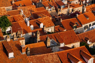 Çatı üstten görünüm Dubro Avrupa evlerin kırmızı kiremit ile
