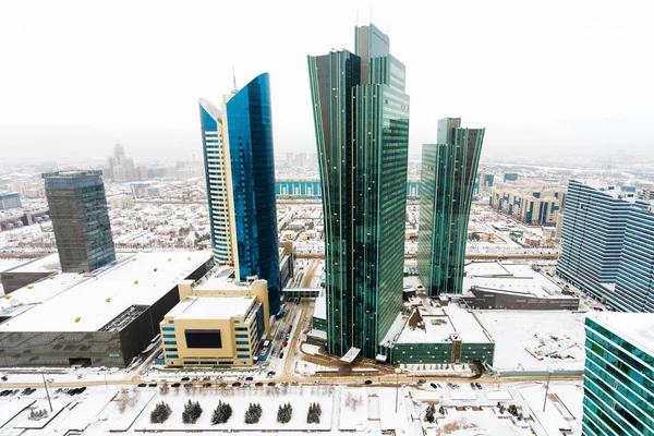 Pohled shora úřadu bloku v centru Astana, Kazachstán. — Stock fotografie