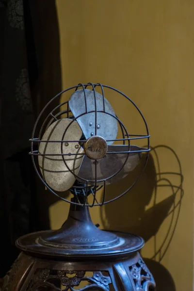 the antique metal desk fan