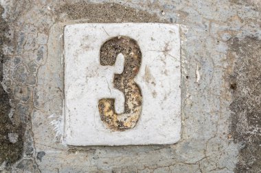 Beton kaldırımda 3 basamak