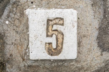 Beton kaldırımda 5 basamak