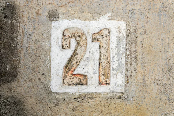 Die Ziffern 21 mit Beton auf dem Bürgersteig — Stockfoto