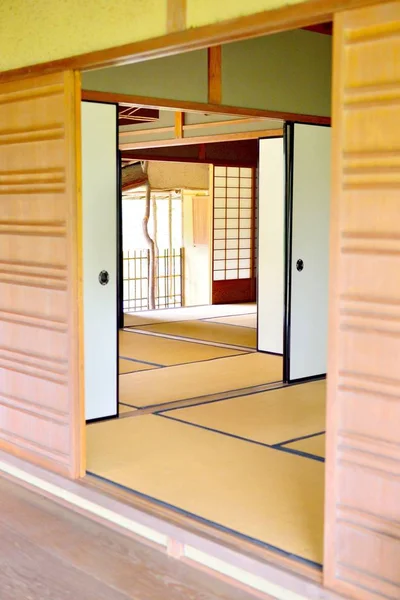 Japonês portas de correr e piso de tatami — Fotografia de Stock