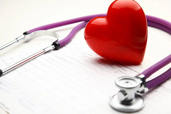Heart with a stethoscope, isolated on wooden background — Stock Photo, Image