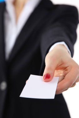 boş bir kart tutan el