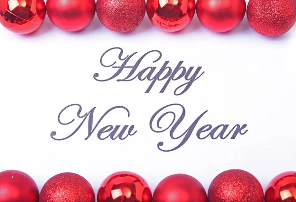 Texto feliz año nuevo en papel con muchas bolas — Foto de Stock