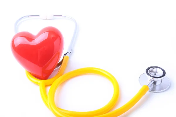 Serca stetoskopem medycznych, na białym tle na podłoże drewniane — Zdjęcie stockowe