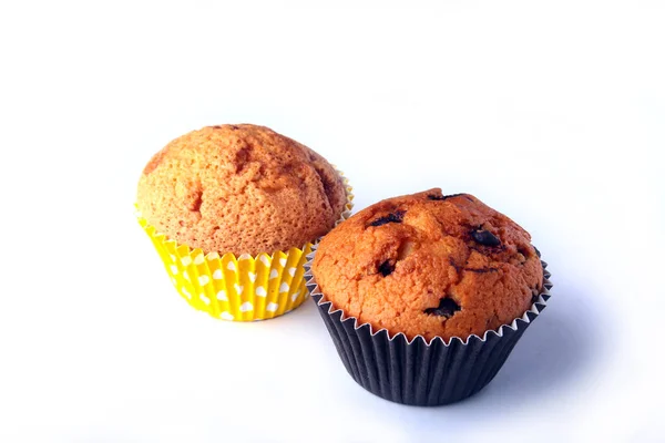 Lezzetli çikolatalı kek, Muffin Beyaz ahşap bir masa üzerinde — Stok fotoğraf