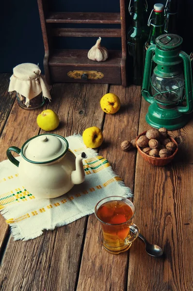 Hot tea for autumn. Old rustic kitchen — Stock Photo, Image