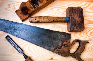 Carpenter'ın Araçlar ahşap arka plan üzerinde