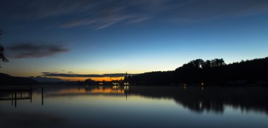 siluet şafak ışıklarıyla werbellinsee üzerinde