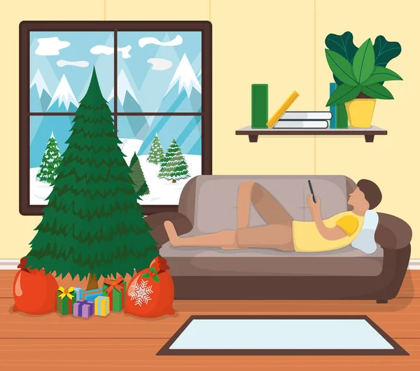 男性キャラクターの残りのソファとサーフィンインターネット 男はソファの横に漫画のベクトルイラストをリラックス インテリアデザイン 新年モミの木 箱の贈り物とクリスマスの木 山の窓 冬の風景 — ストックベクタ