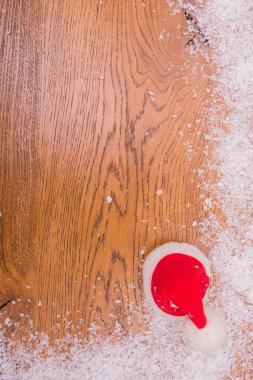 Yeni yıl arka plan üzerinde ahşap bir masa