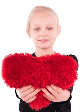 kız beyaz bir arka plan üzerinde kırmızı bir kalp ile