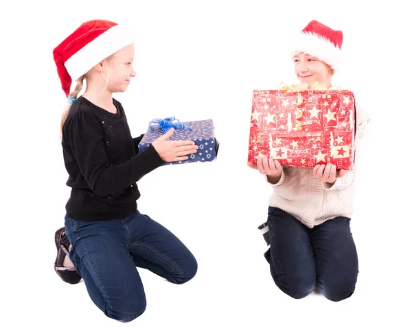 2 adolescentes avec un cadeau de Nouvel An — Photo