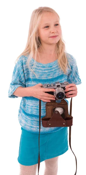 Teen girl con fotocamera retrò su uno sfondo bianco — Foto Stock