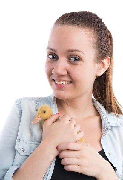 Jovem mulher com pato amarelo em um fundo branco — Fotografia de Stock