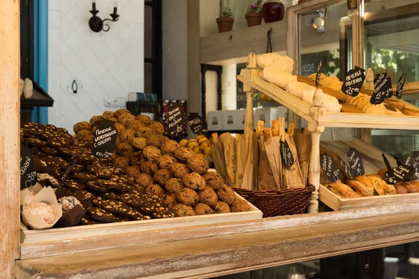 Muitos doces na negociação de balcão ; — Fotografia de Stock